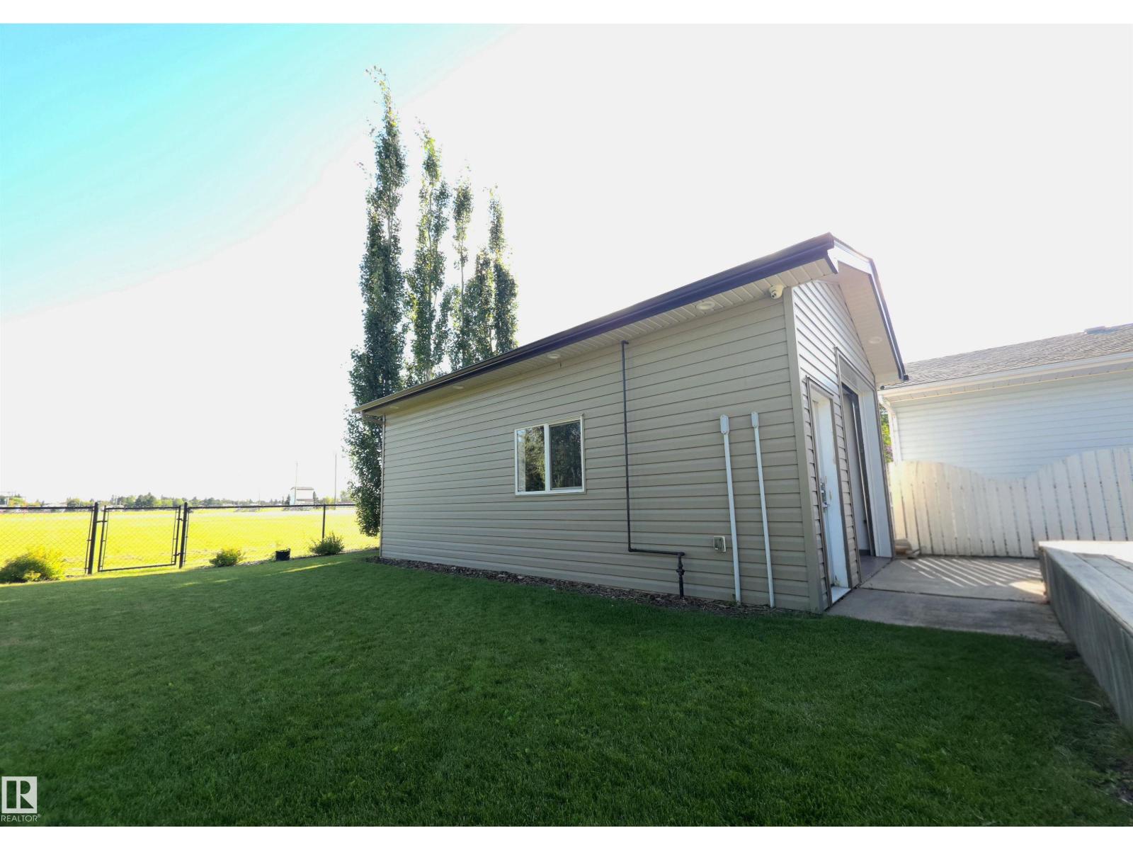 10543 109 ST - 39