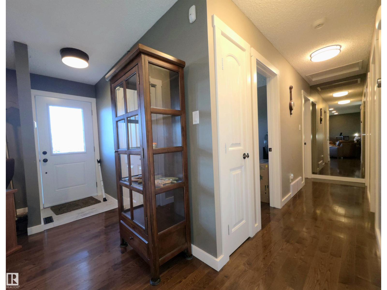 10543 109 ST - 4
