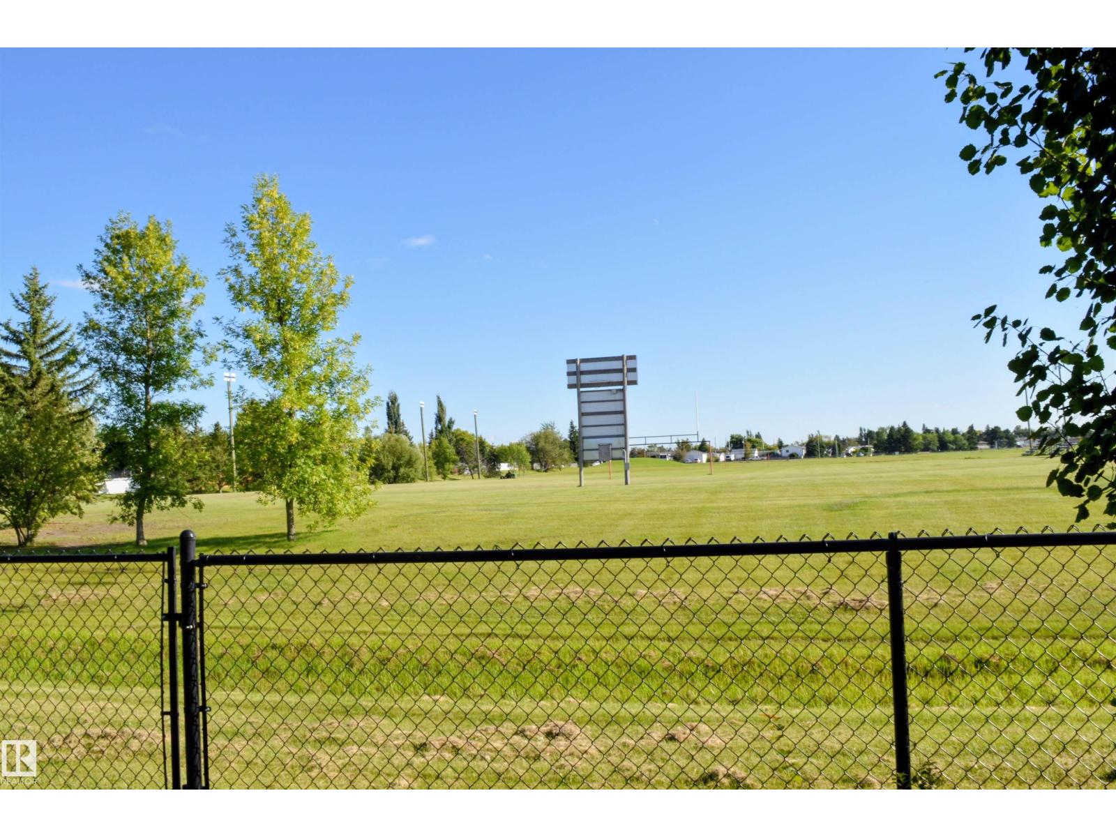 10543 109 ST - 40