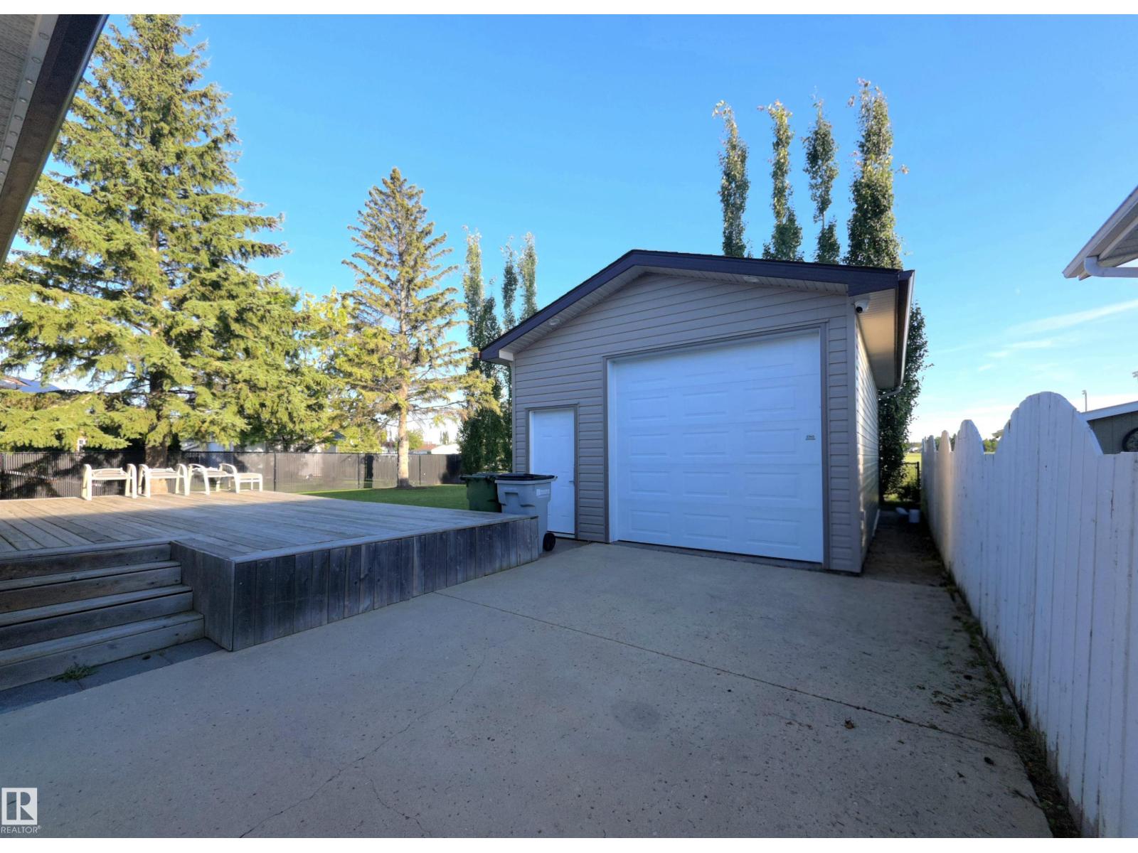 10543 109 ST - 41