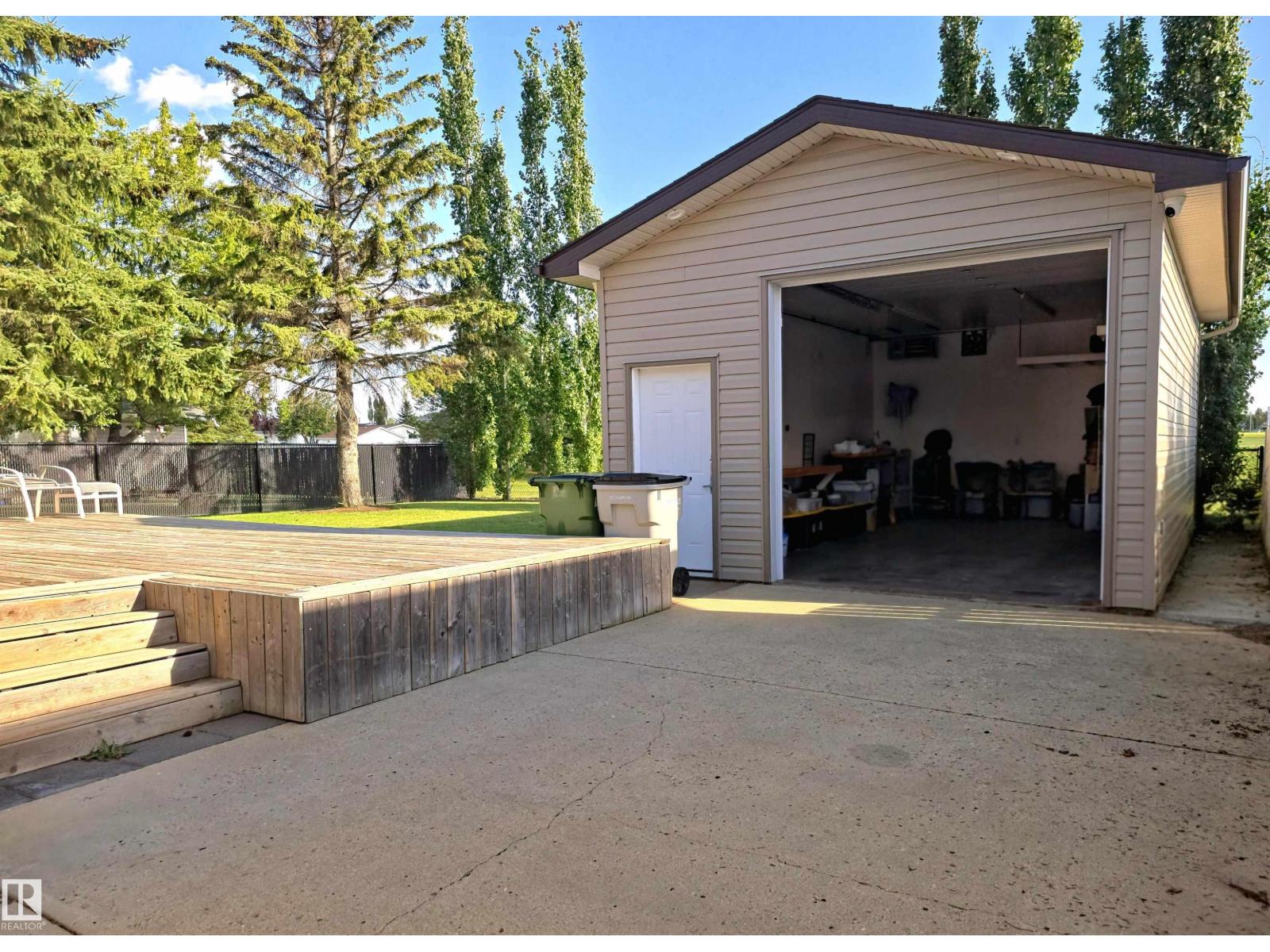 10543 109 ST - 42