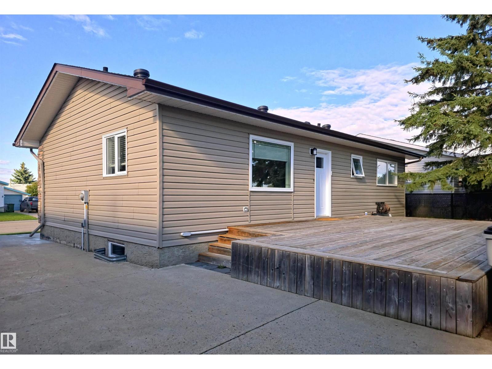 10543 109 ST - 44