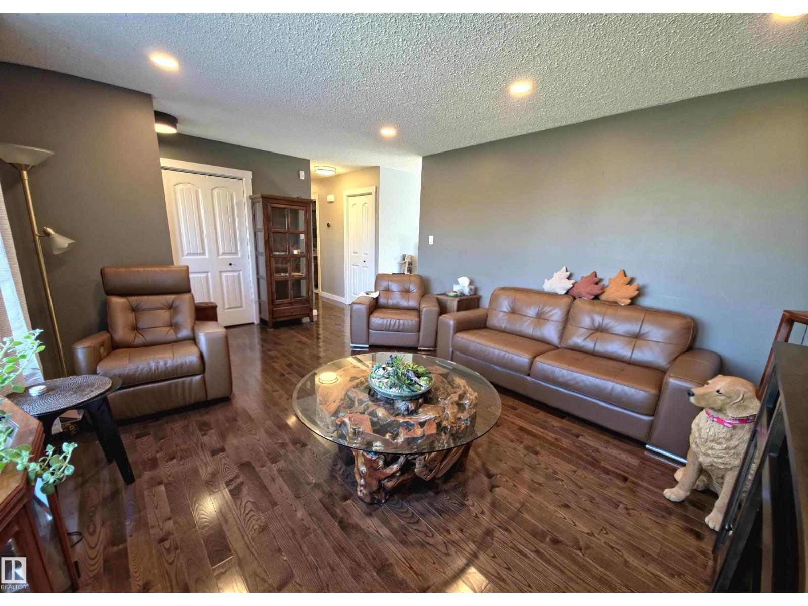 10543 109 ST - 9