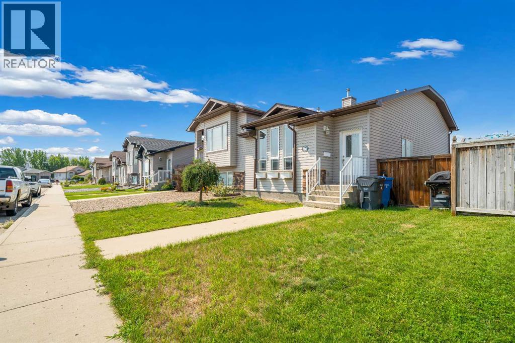 96 Northlands Crescent NE - 2