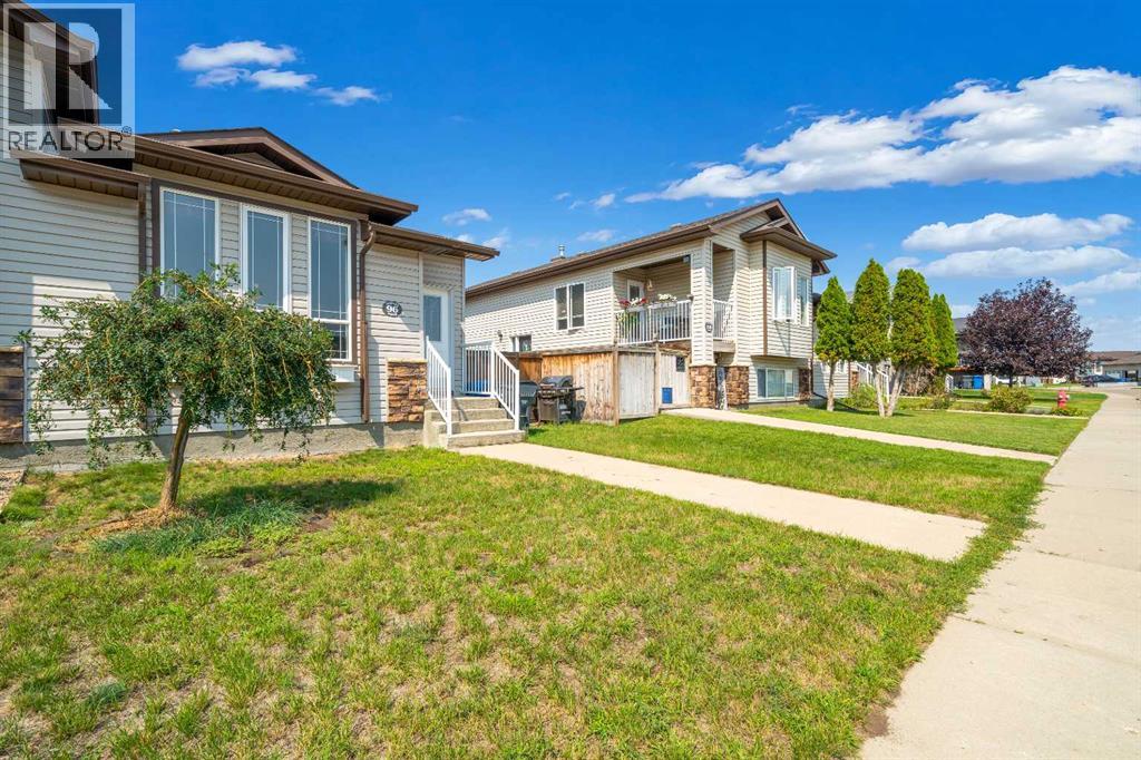 96 Northlands Crescent NE - 3
