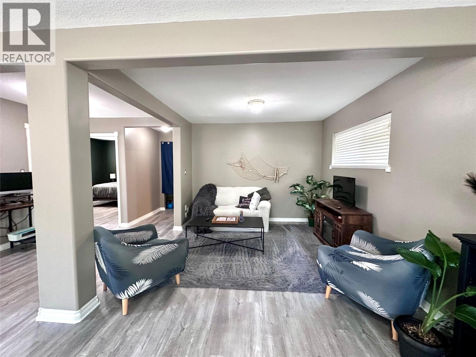 411 7TH Avenue, Castlegar