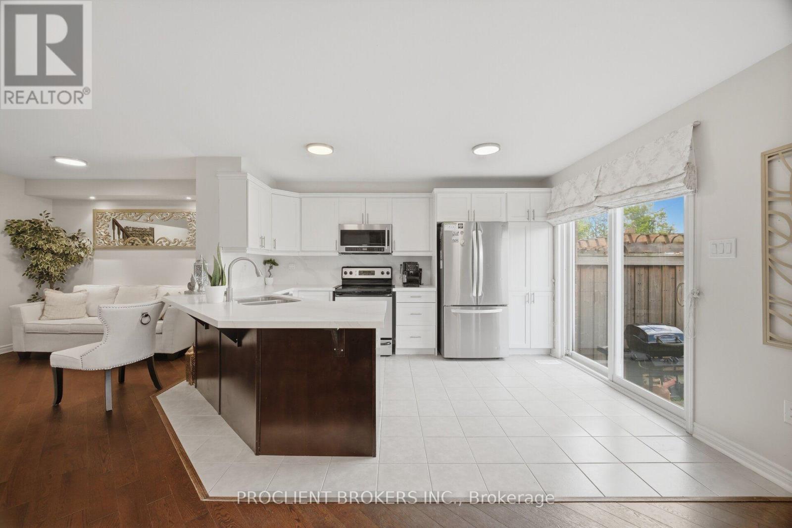 879 BRASSARD CIRCLE - Image 13