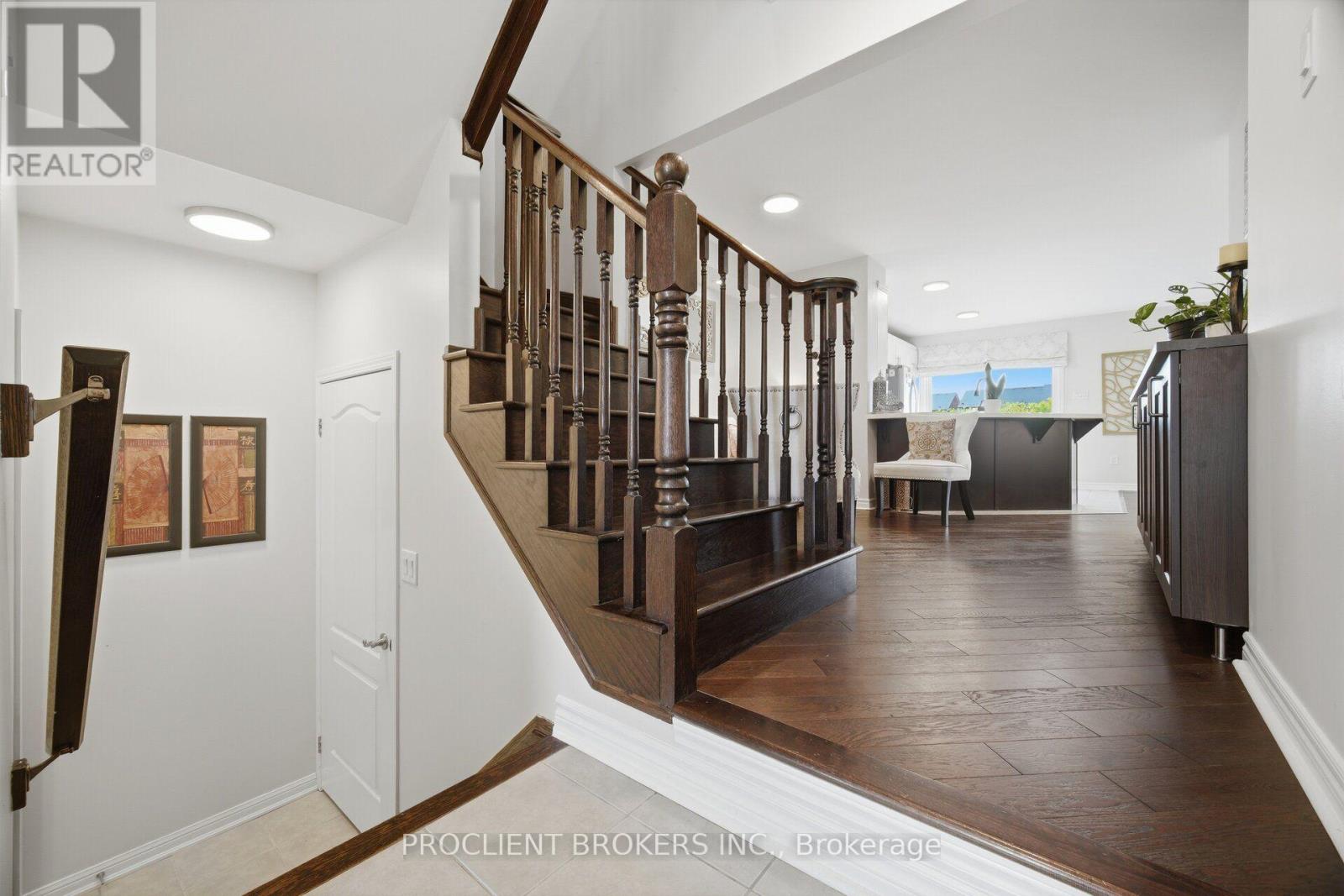 879 BRASSARD CIRCLE - Image 34