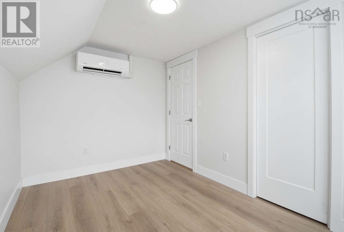 Property 28 of 35 of 71 Churchill Street