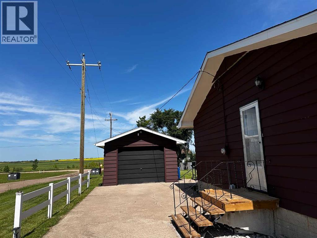 Listing photo – 5240 50 Avenue, Holden