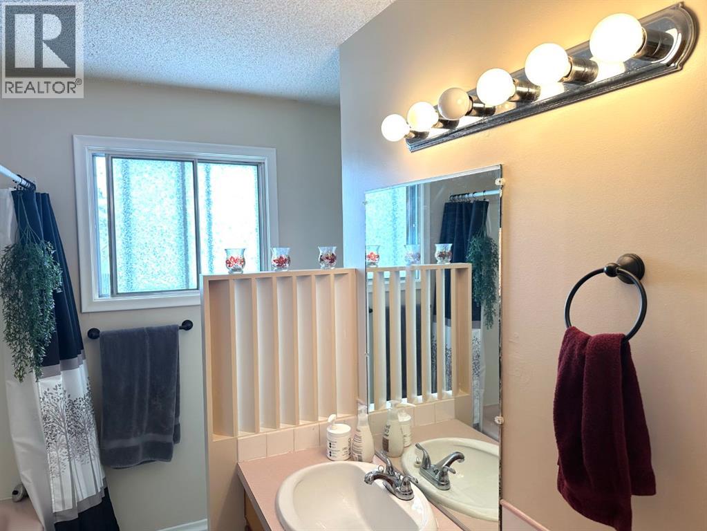 Listing photo – 5240 50 Avenue, Holden