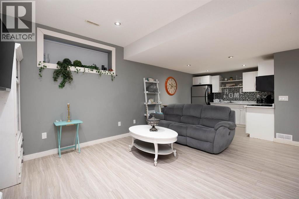 104 Crane Rise - Image 24