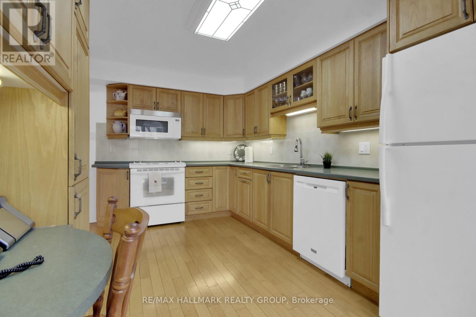 56 FOXLEIGH CRESCENT - 17