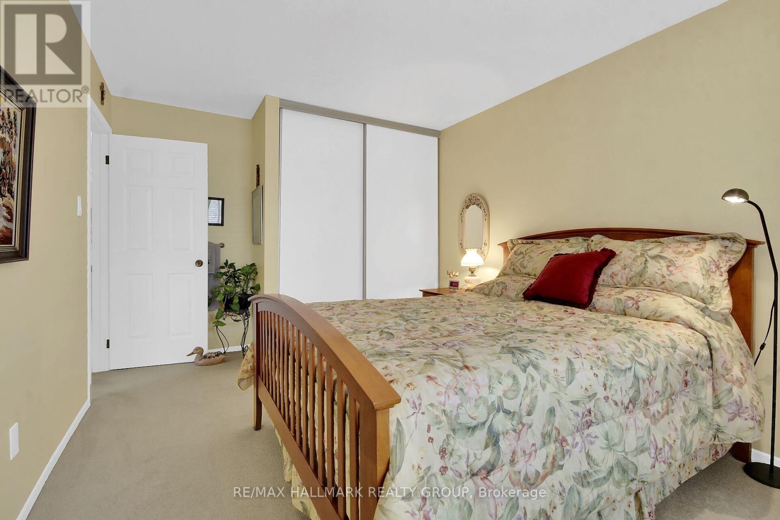56 FOXLEIGH CRESCENT - 26