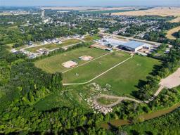 46 Harvest Crescent, Lorette, MB R5K0T3 Photo 8