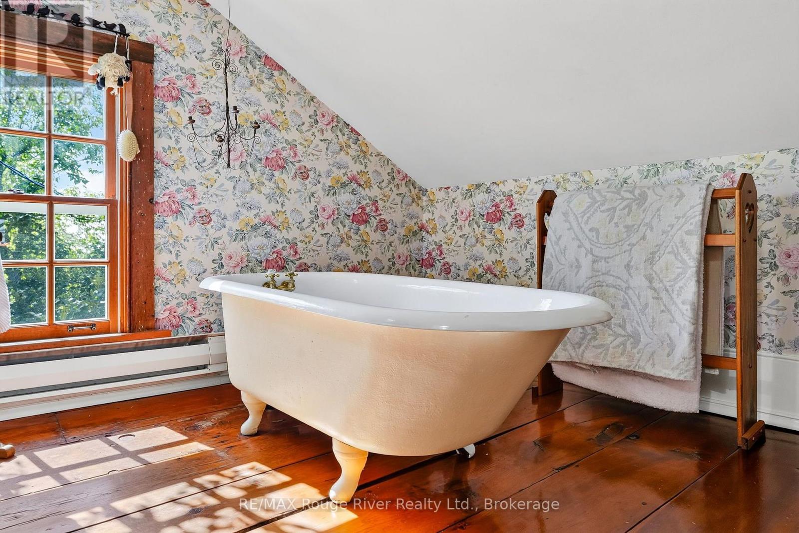 566 PENRYN ROAD - 35