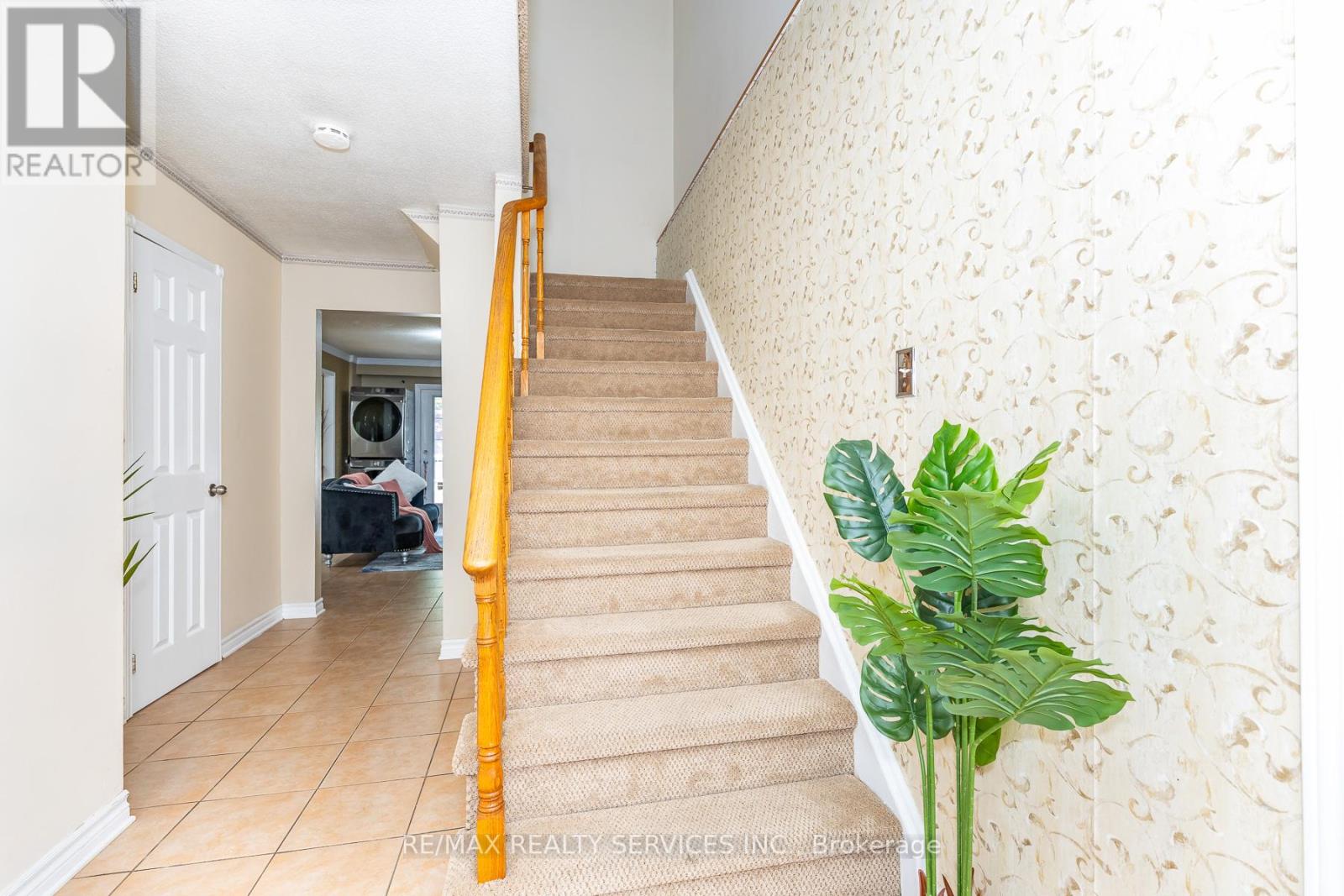 1217 GLOUCESTER SQUARE - 17