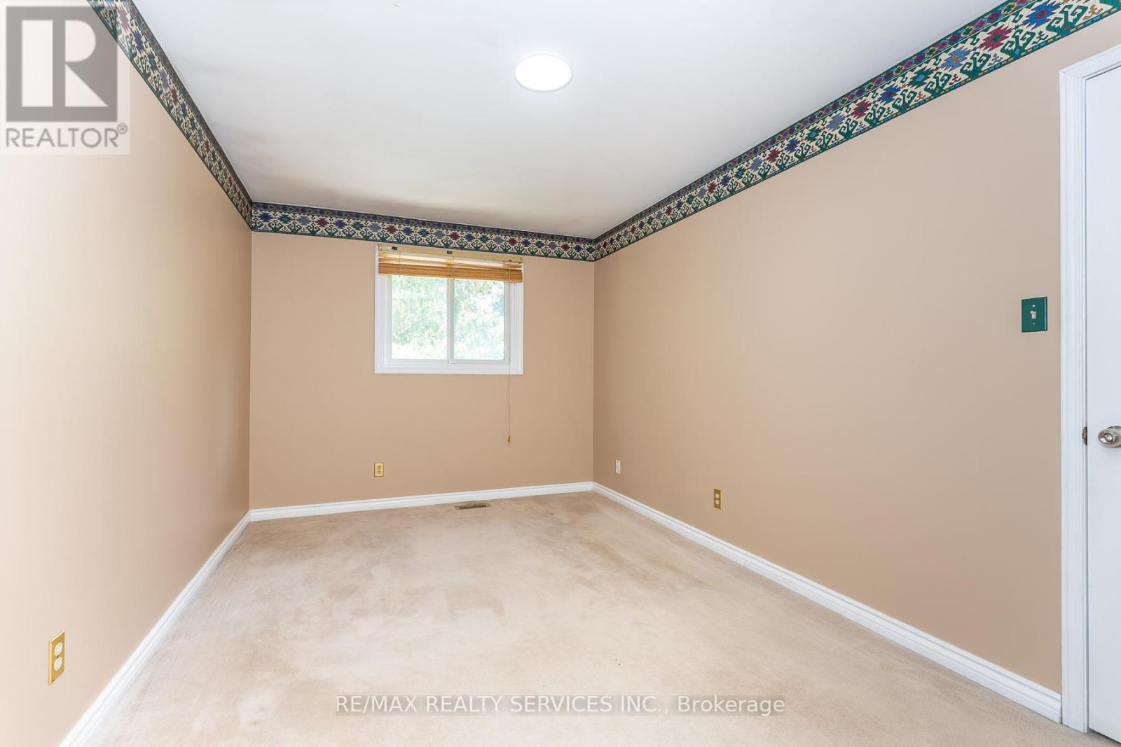1217 GLOUCESTER SQUARE - Image 31