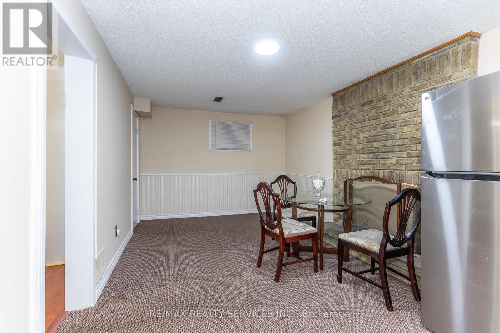1217 GLOUCESTER SQUARE - 39