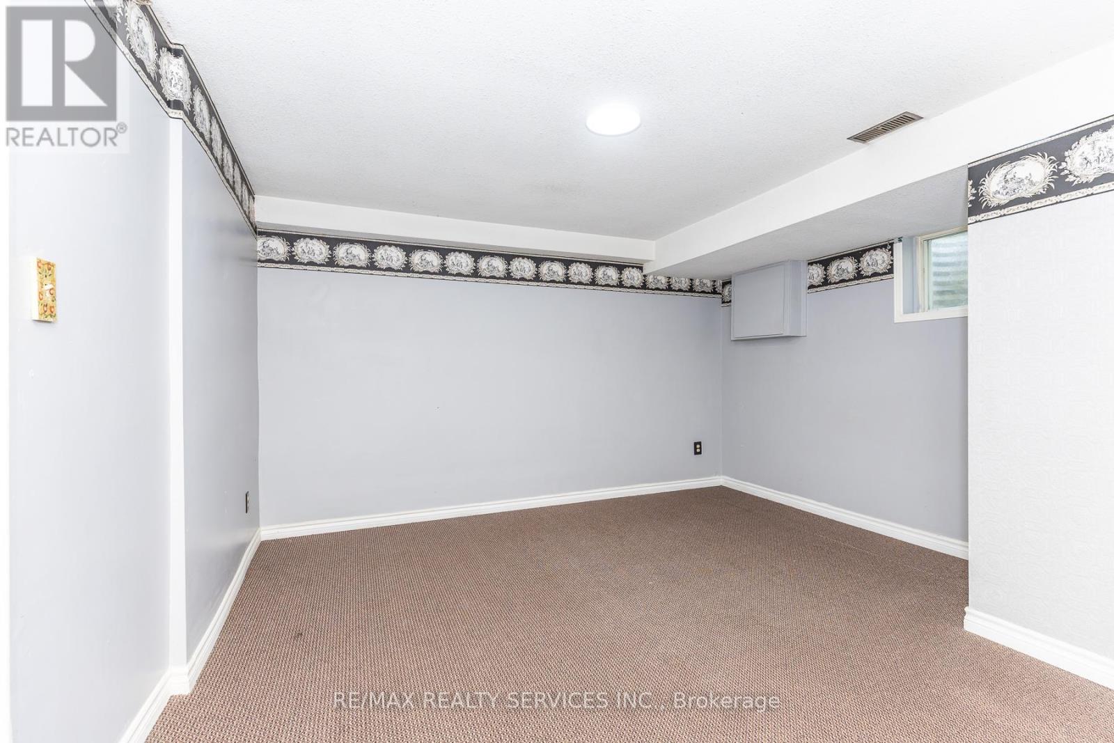 1217 GLOUCESTER SQUARE - 43