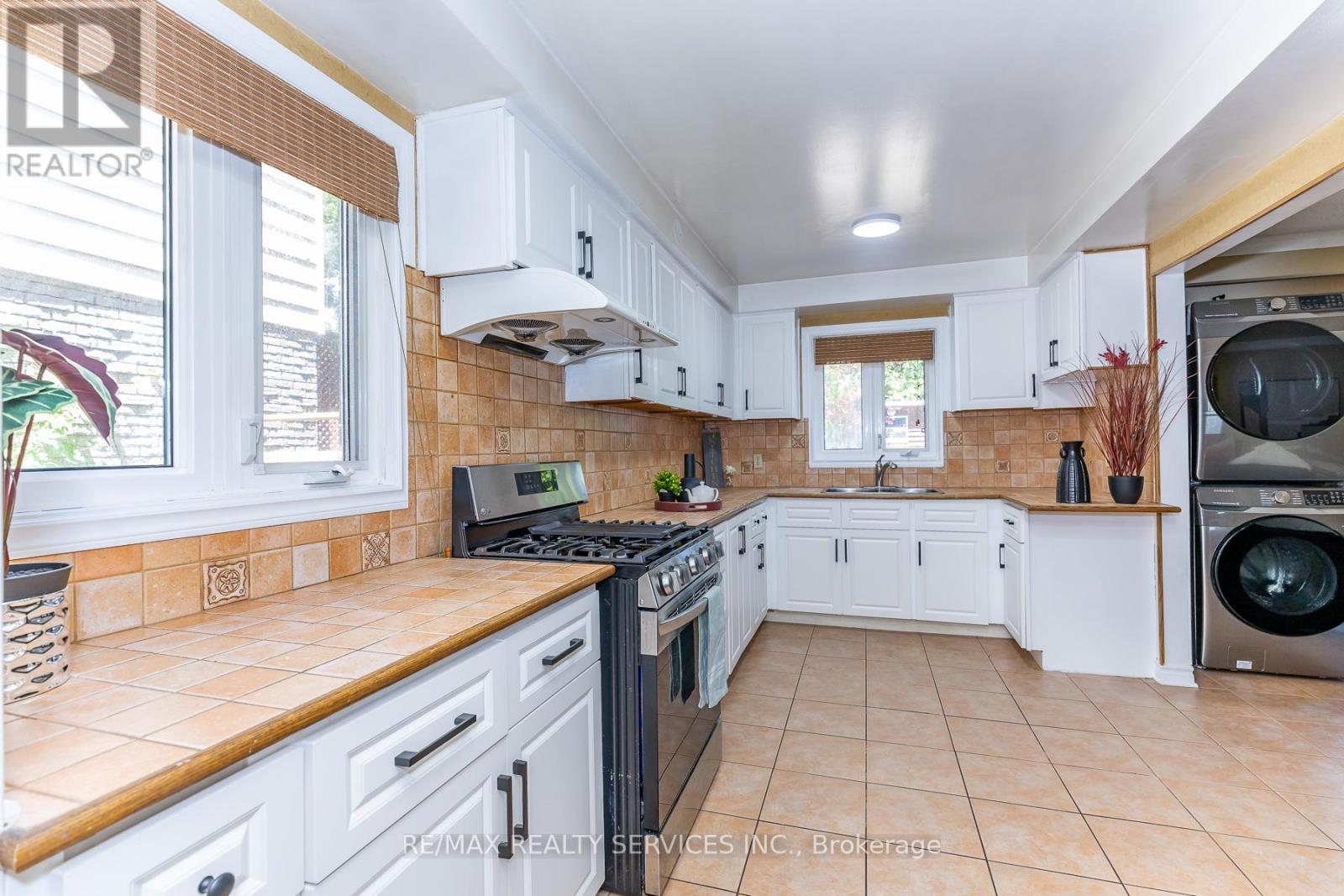 1217 GLOUCESTER SQUARE - Image 7
