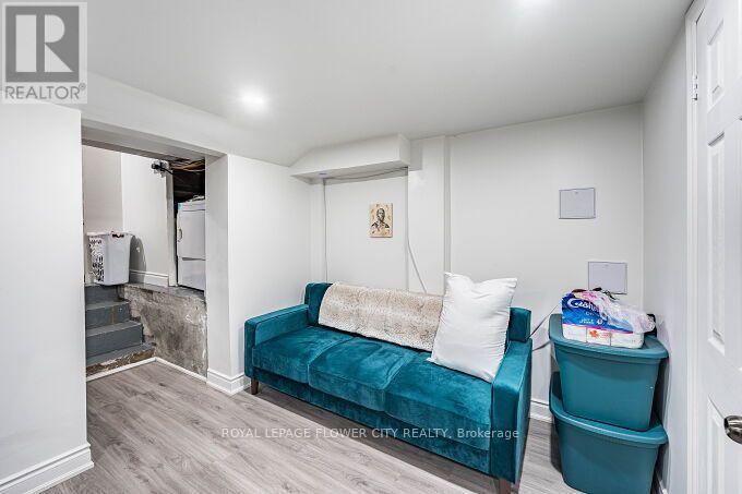 3 CLAYHALL CRESCENT - Image 42