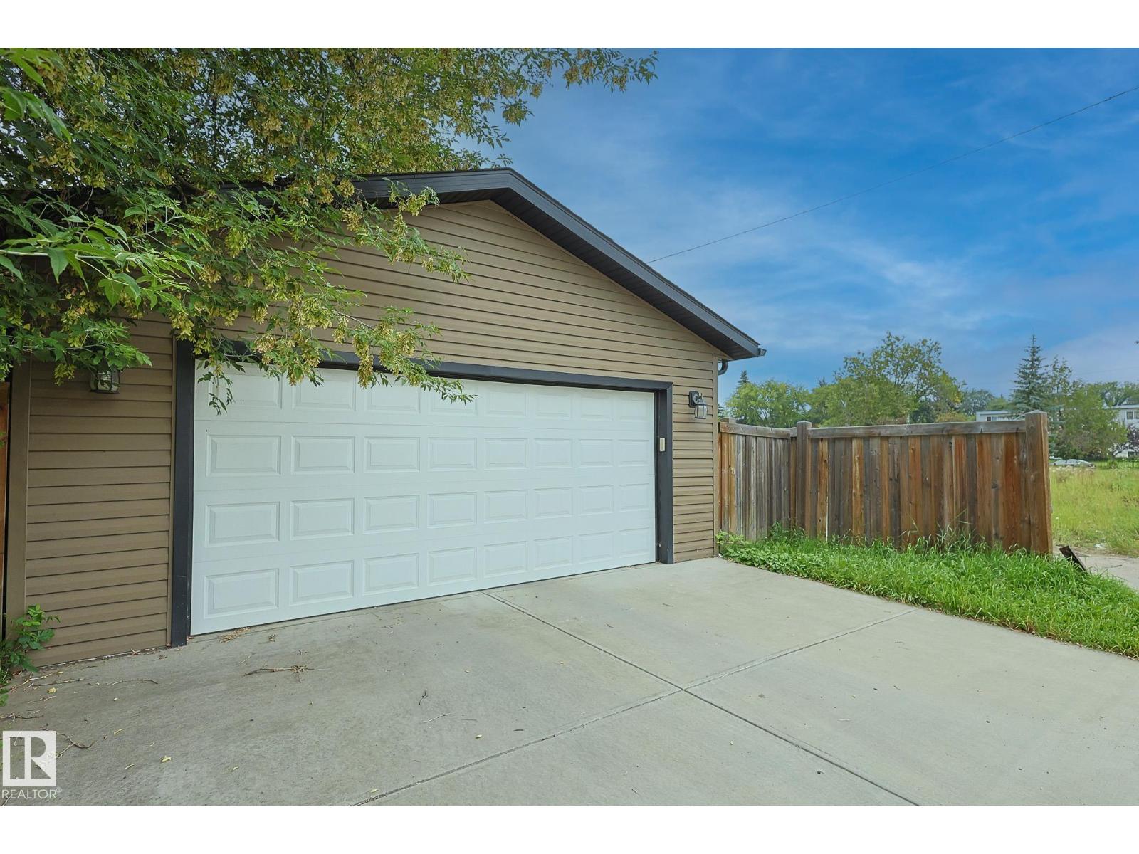 11739 129 ST NW - 16