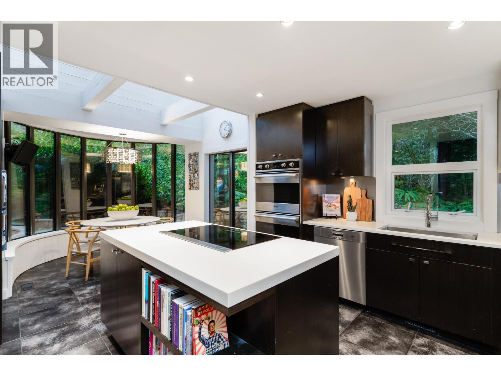 470 TIMBERTOP DRIVE, Lions Bay