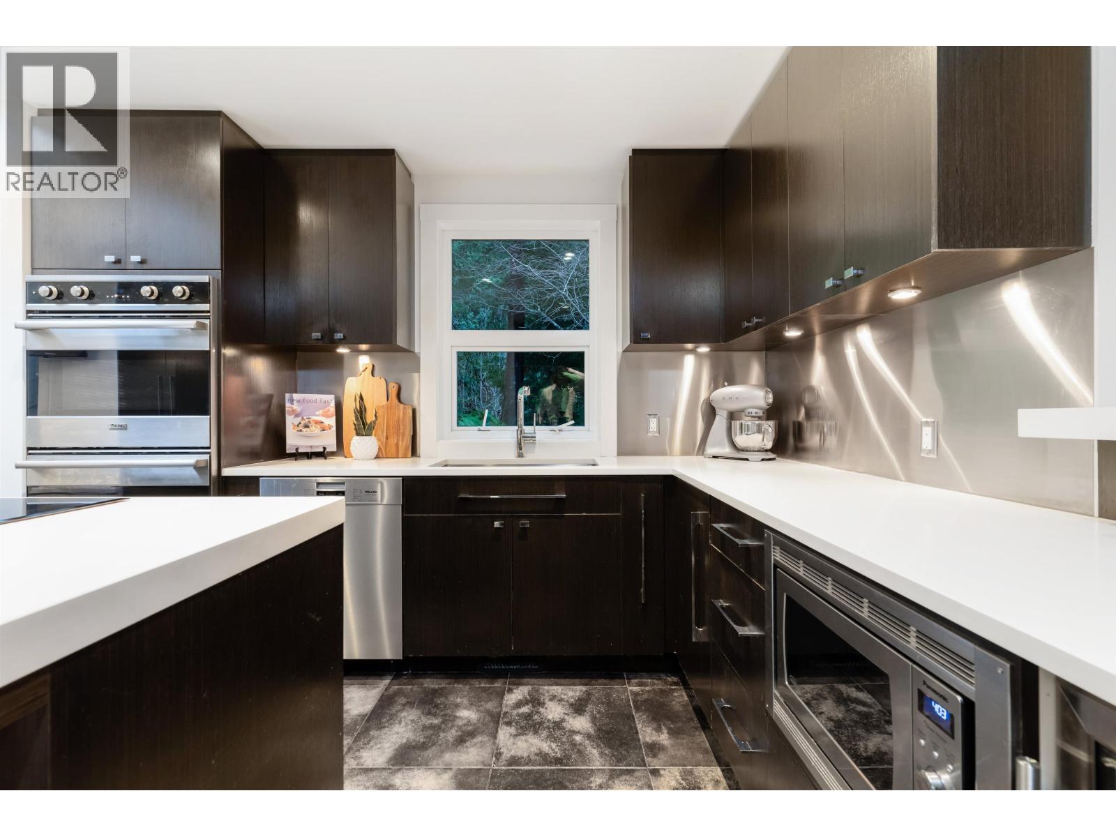 470 TIMBERTOP DRIVE, Lions Bay