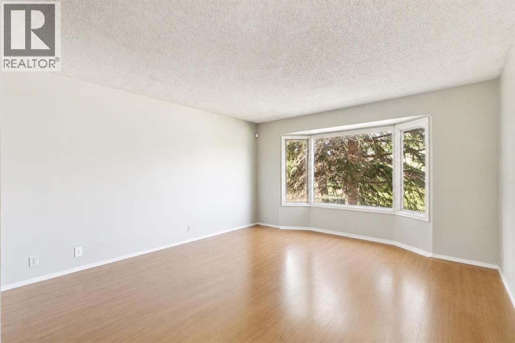 864 Queensland Drive SE - Image 3