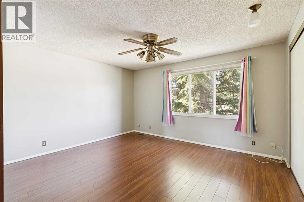 864 Queensland Drive SE - Image 9
