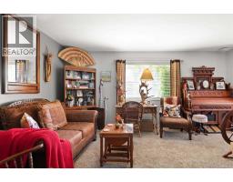 Bedroom - 140 6 Street Se, Medicine Hat, AB T1A1G8 Photo 9