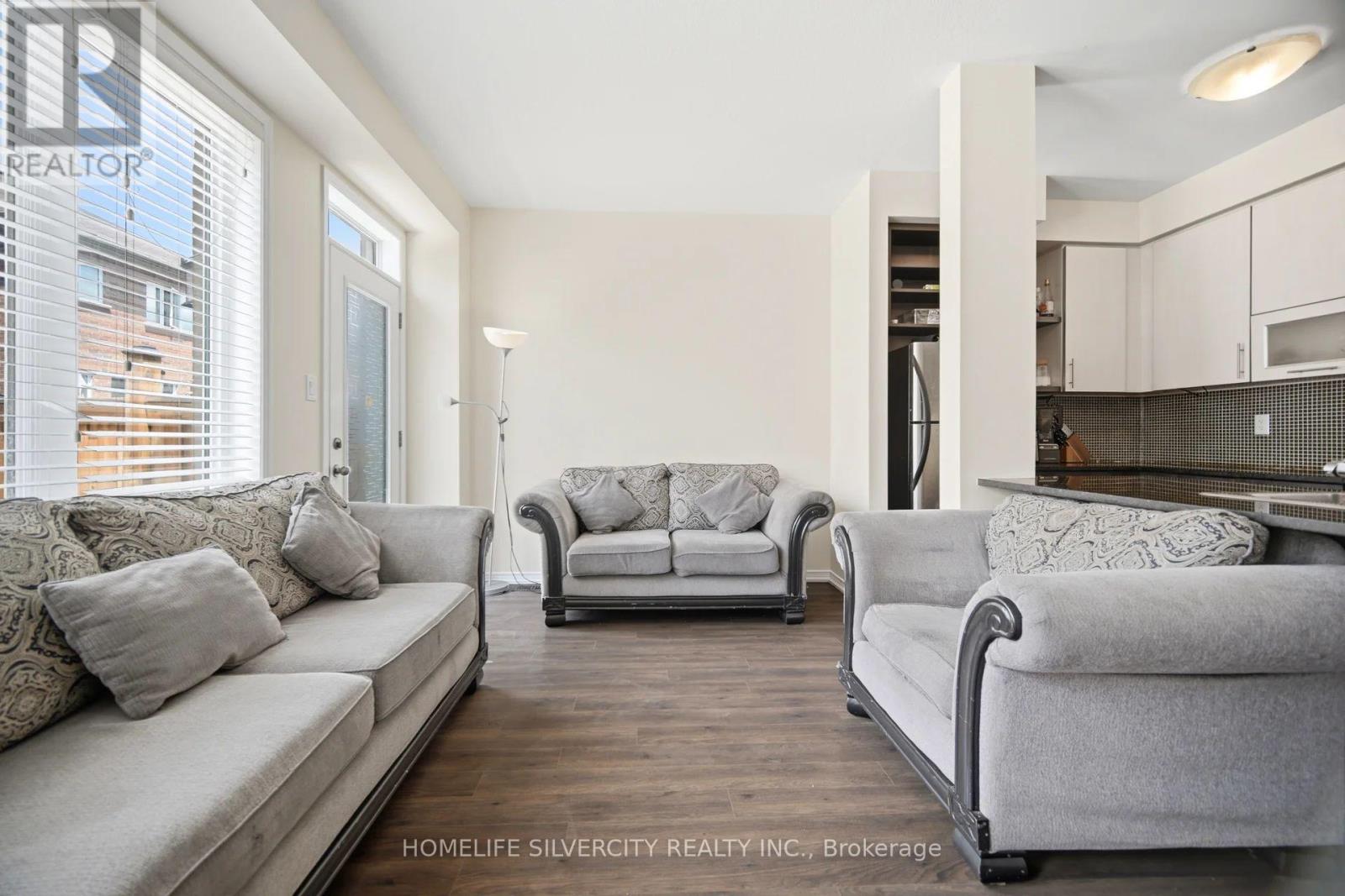 5 BAFFIN CRESCENT - 12