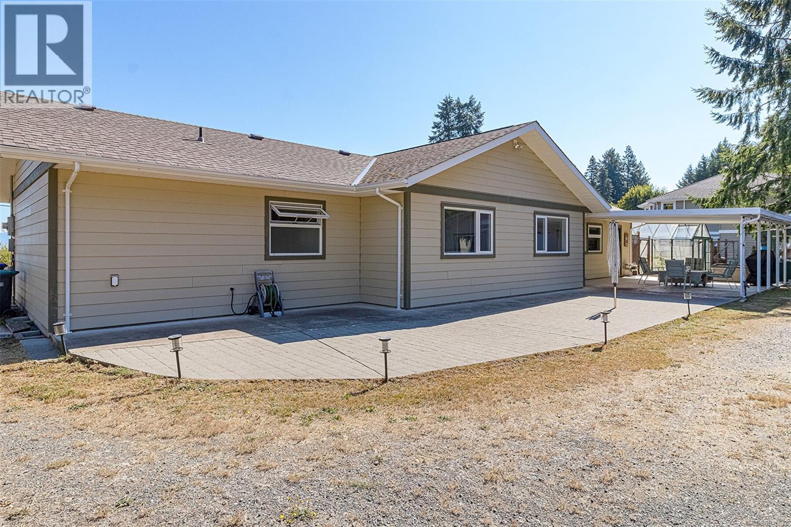 6780 Island Hwy W, Bowser
