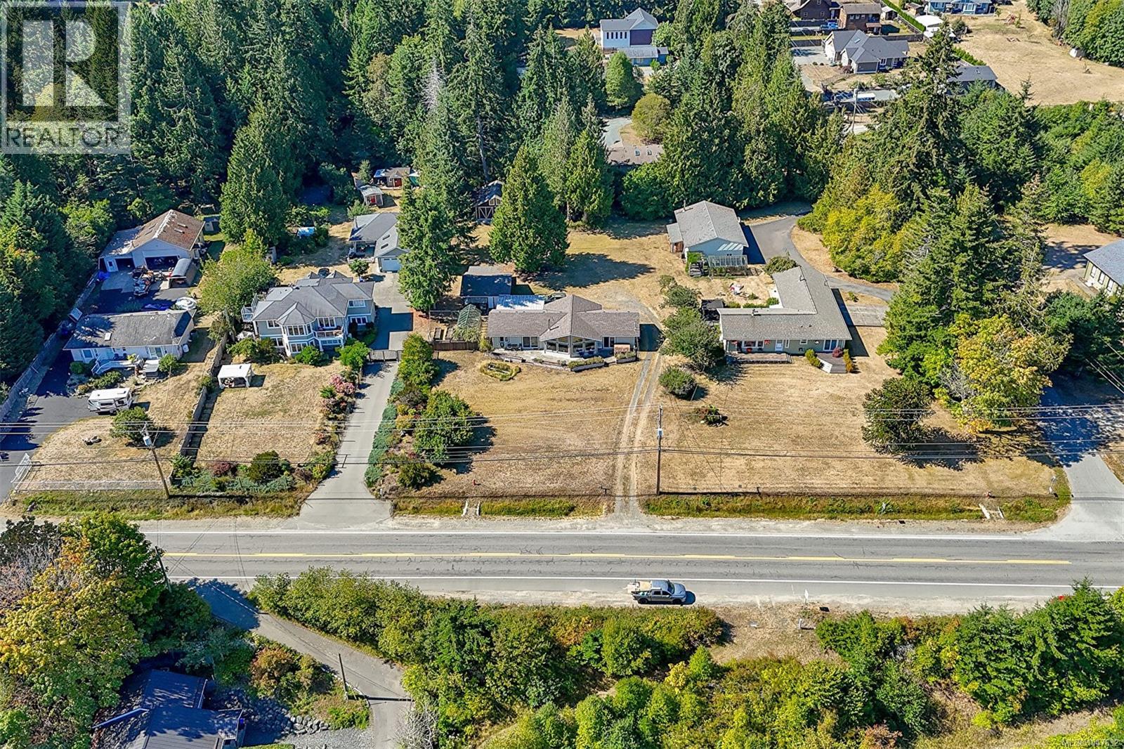 6780 Island Hwy W, Bowser