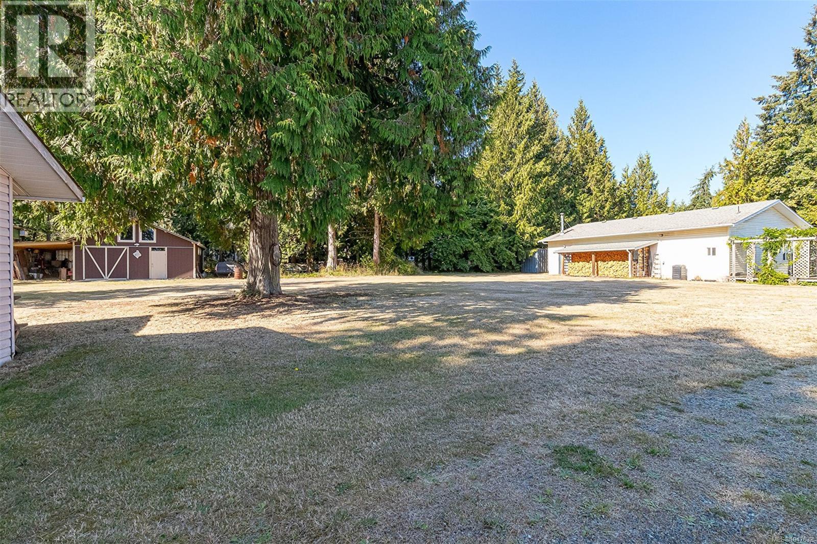 6780 Island Hwy W, Bowser
