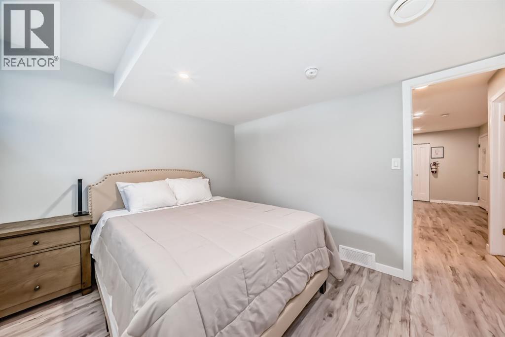 276 Belmont Boulevard SW - Image 40