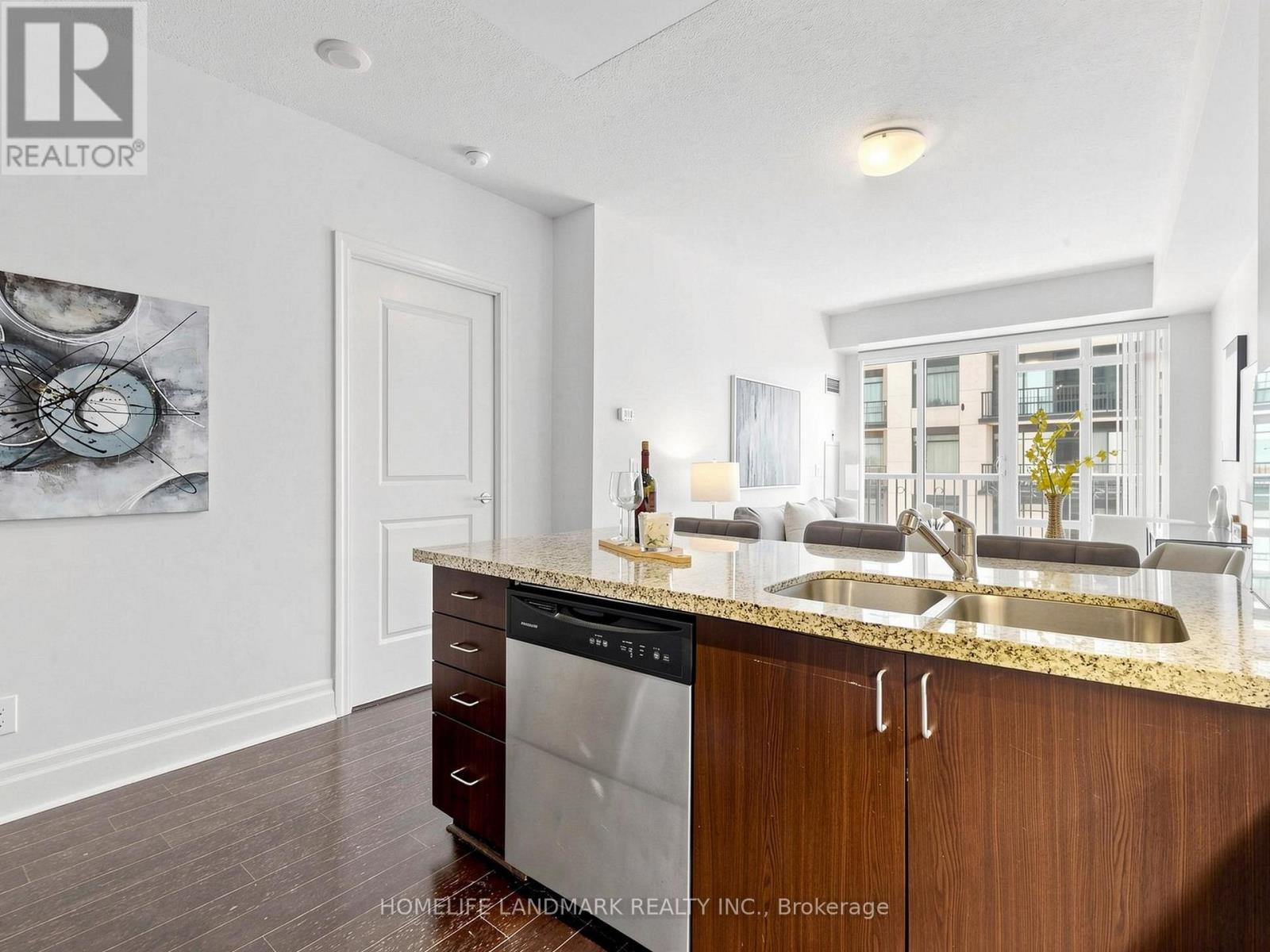 #513 131 UPPER DUKE CRESCENT - 13