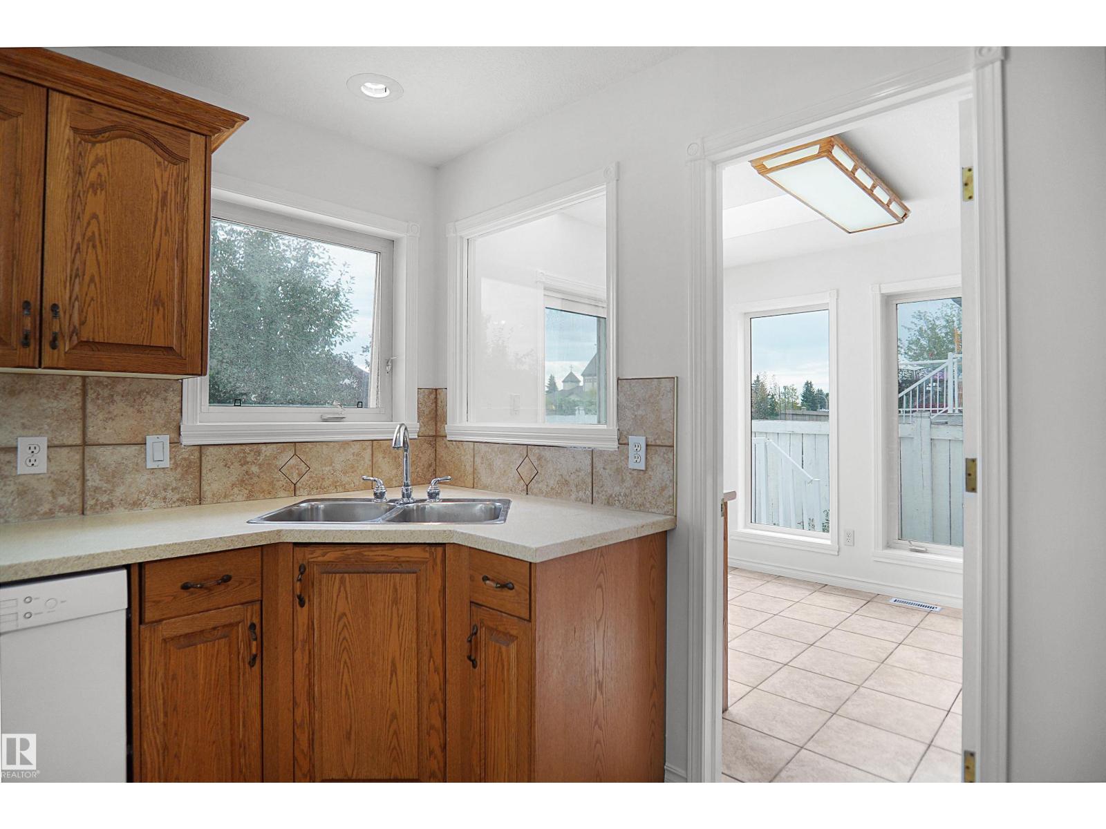 15507 91 ST NW - 27