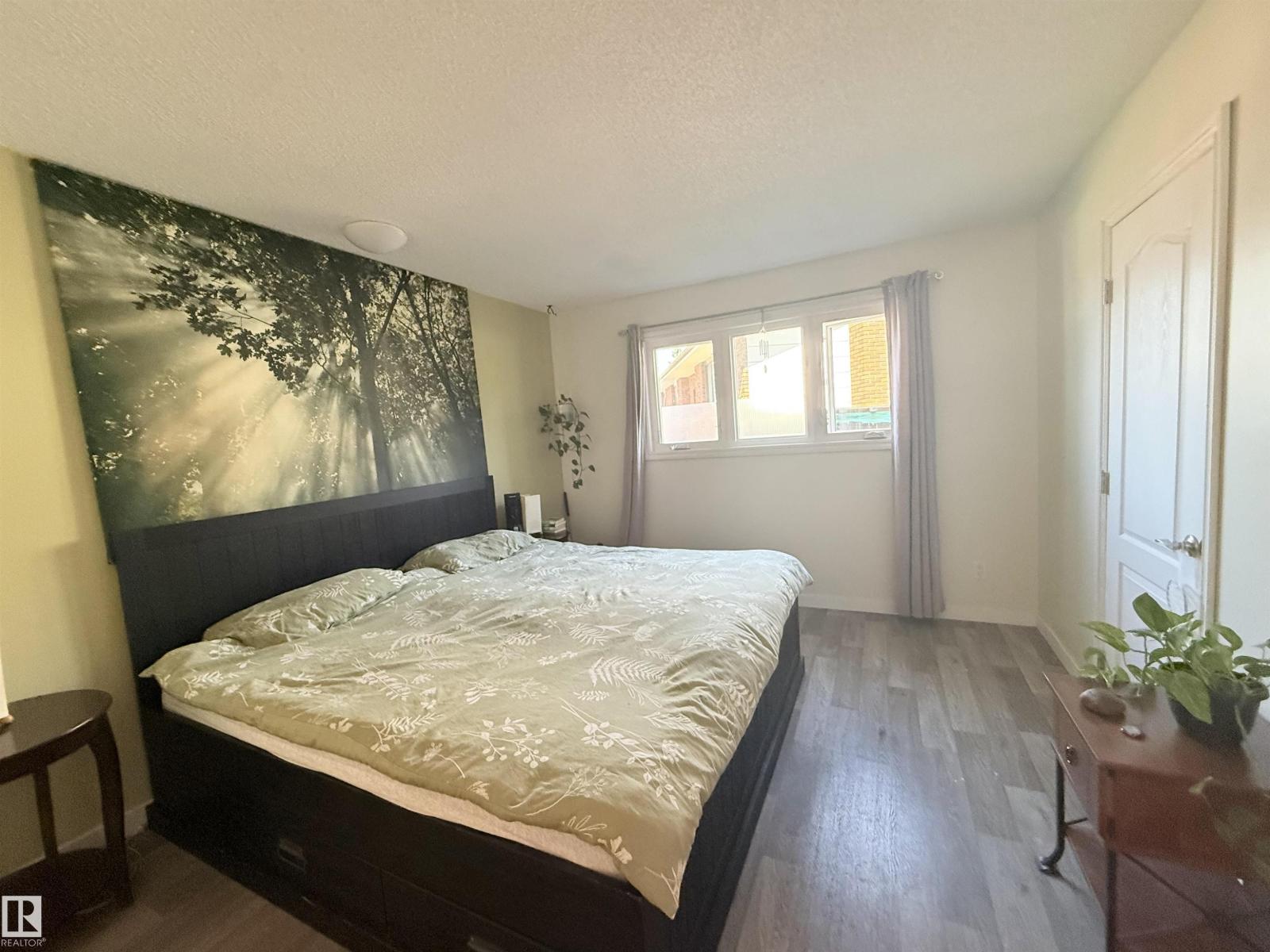 2403 81 ST NW - 19
