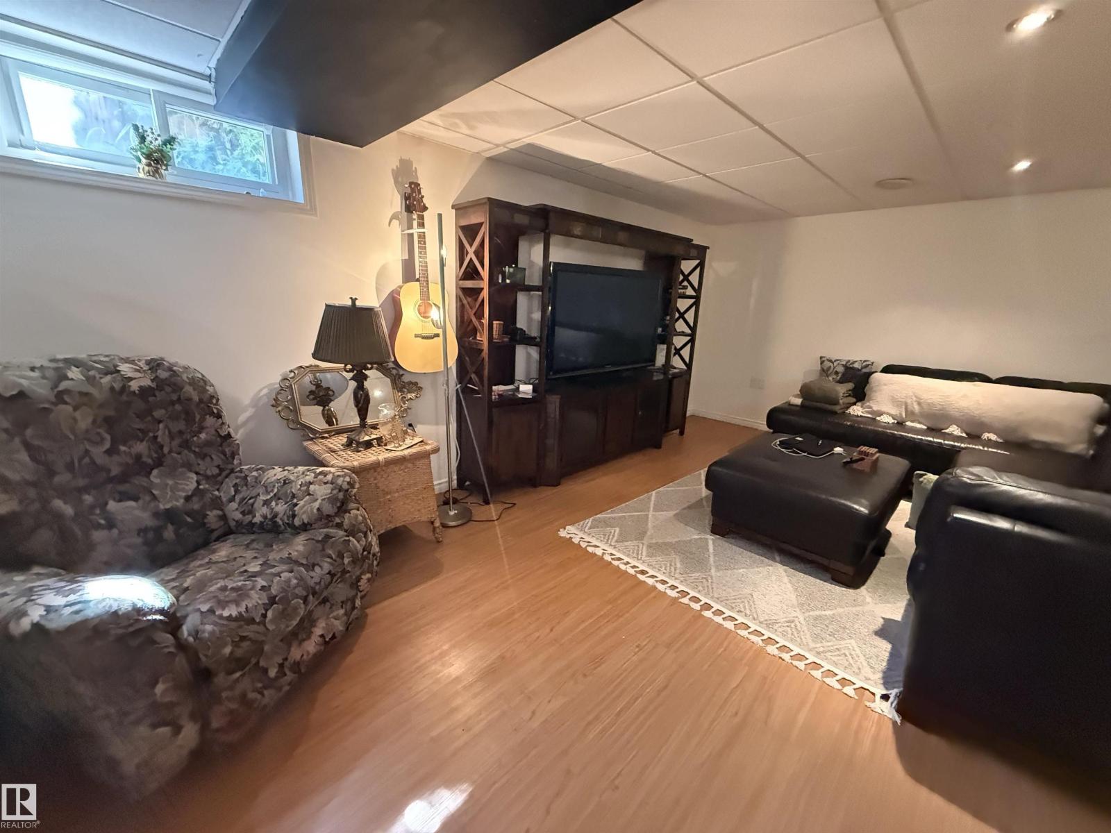 2403 81 ST NW - 35