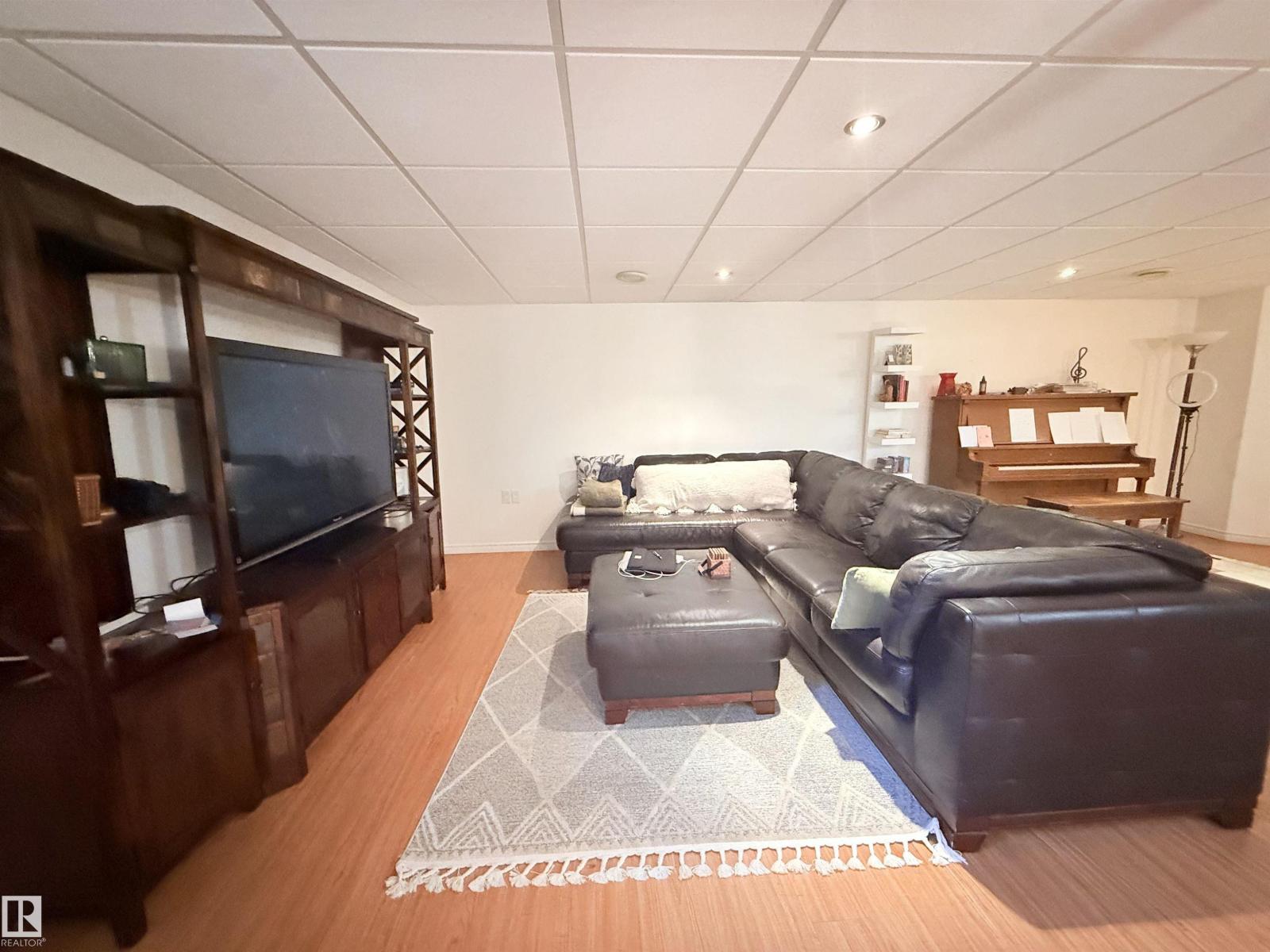 2403 81 ST NW - 36