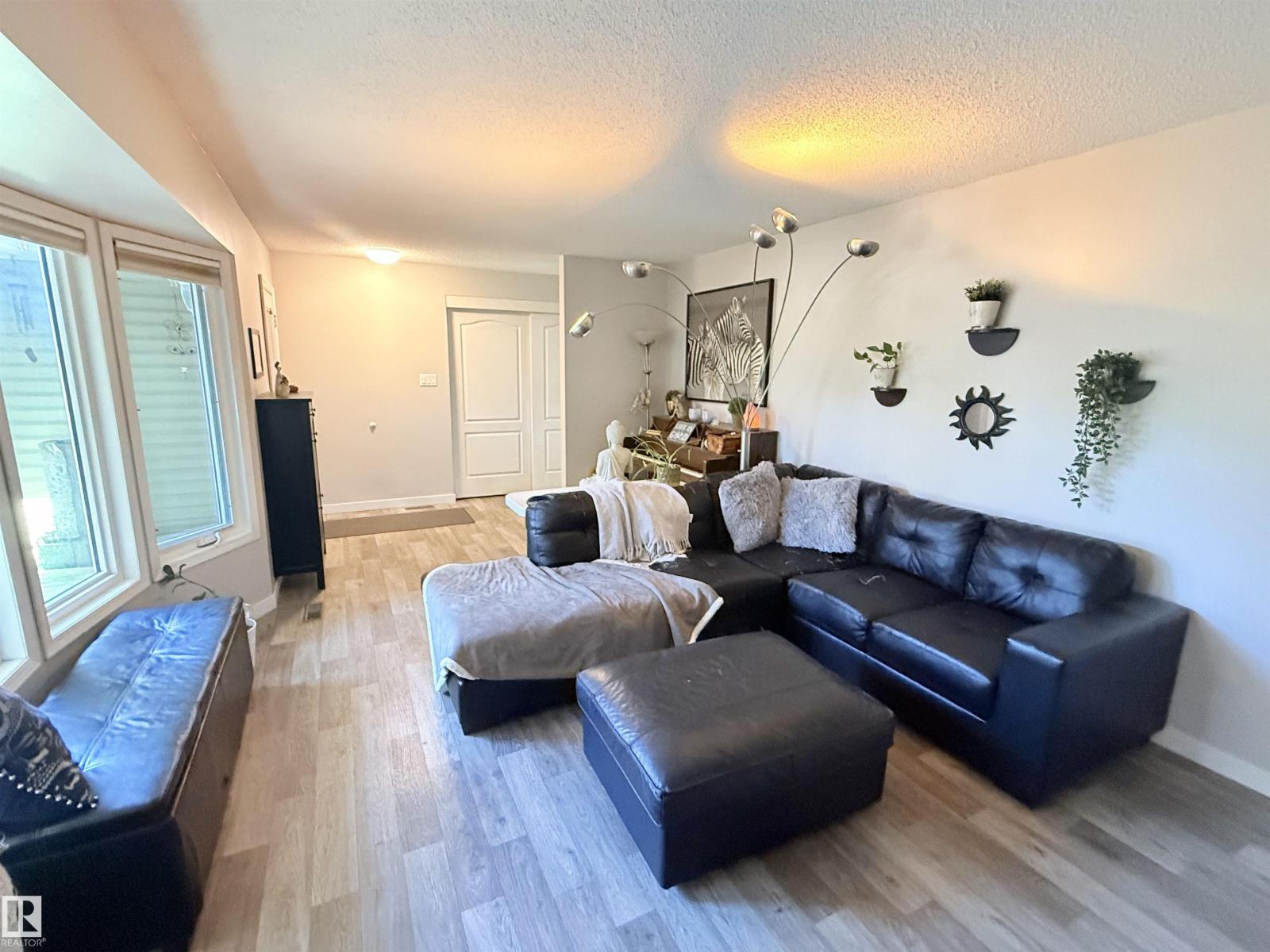2403 81 ST NW - 30