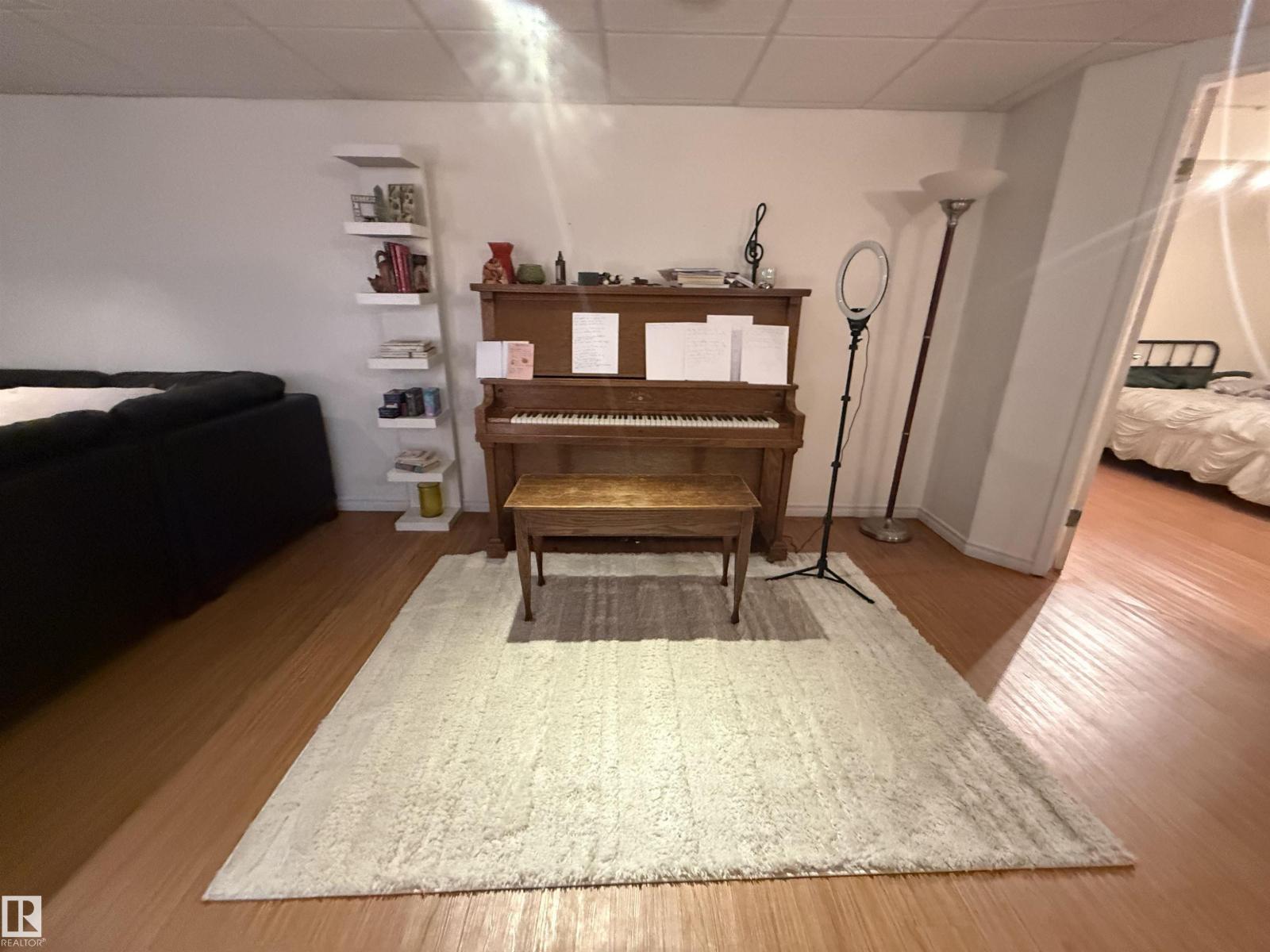 2403 81 ST NW - 38