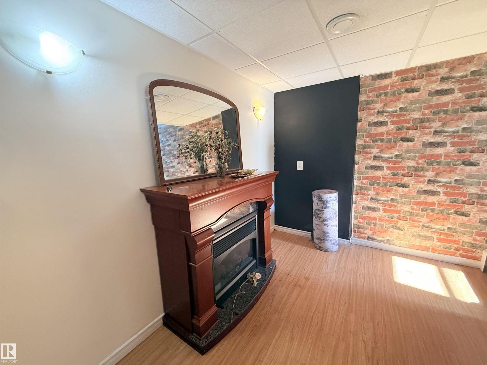 2403 81 ST NW - 32