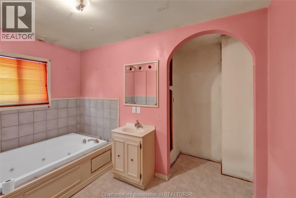 797 McNaughton AVENUE East - Image 12