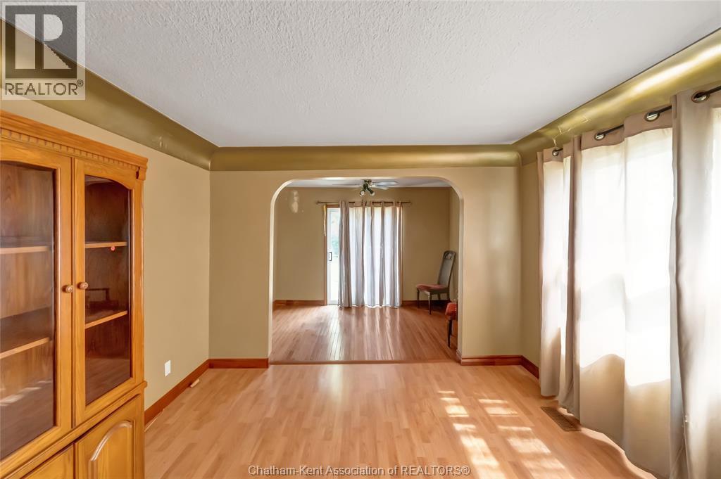 797 McNaughton AVENUE East - Image 8