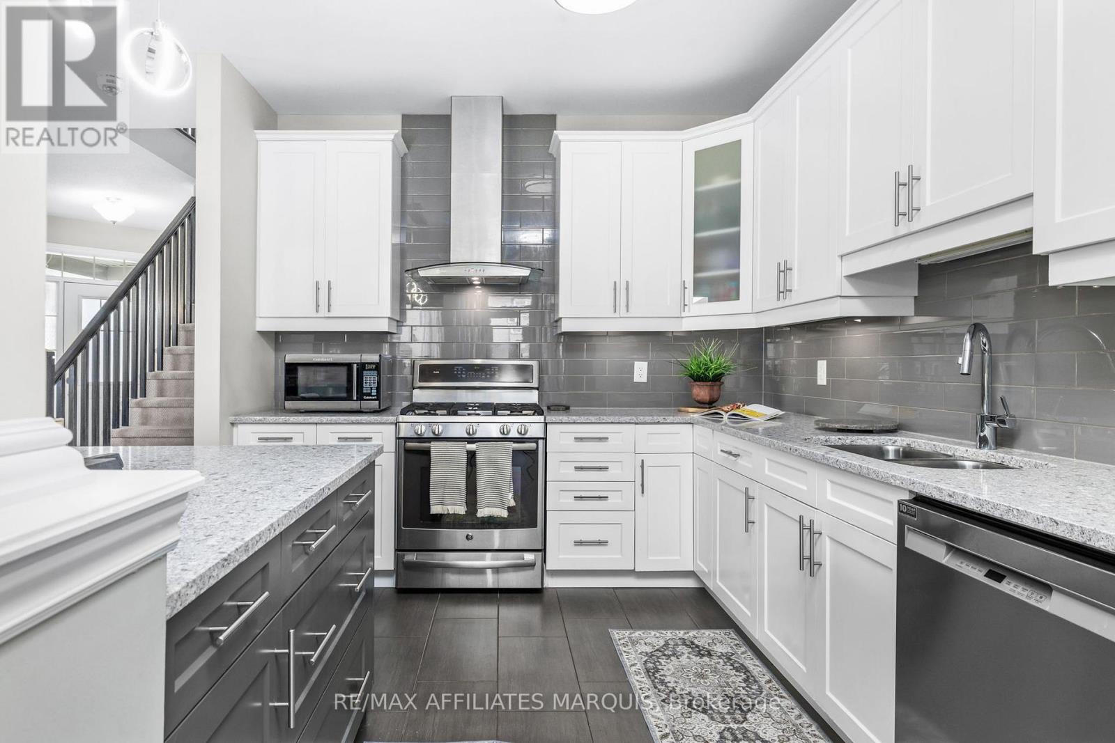 14 SWEETBAY CIRCLE - Image 16