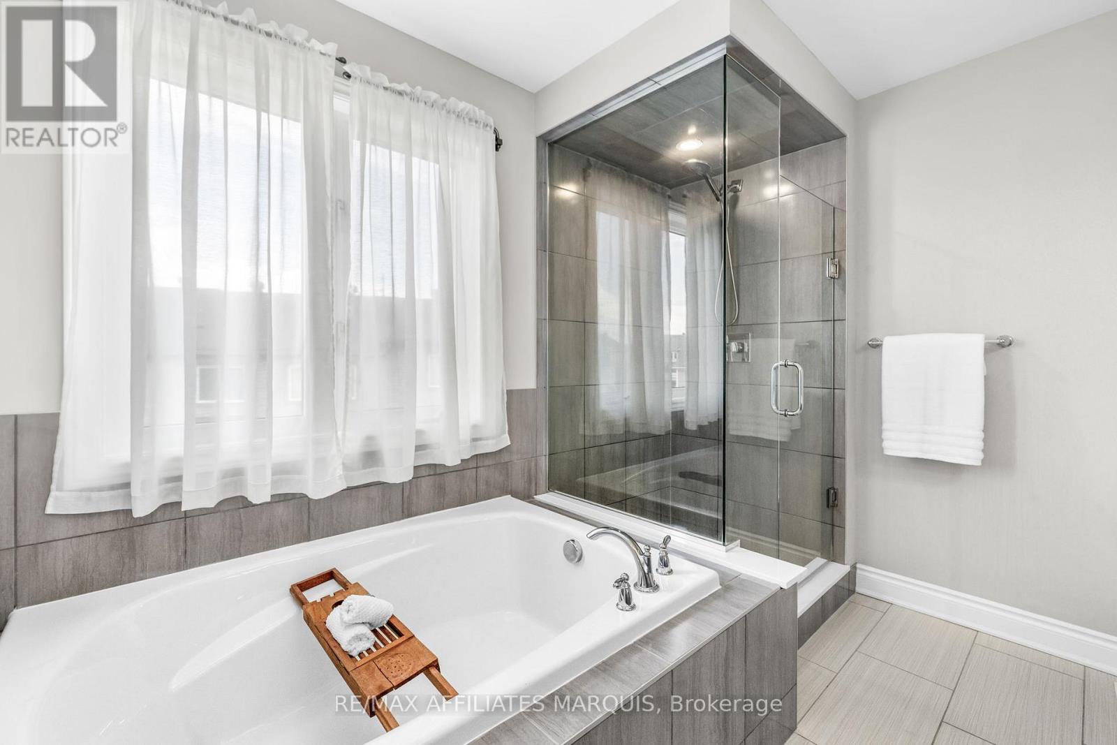 14 SWEETBAY CIRCLE - Image 30