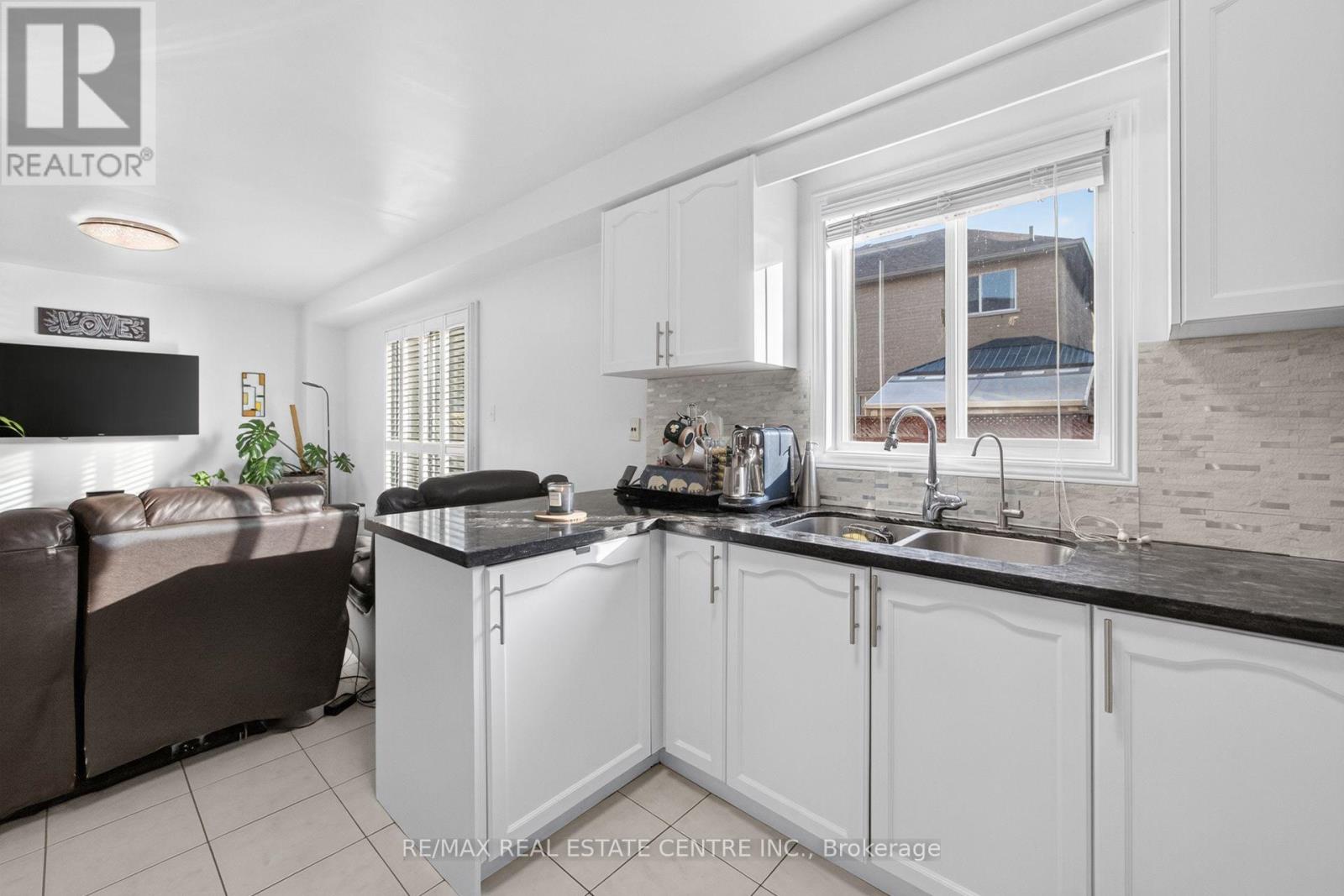 8 FLATLANDS WAY - 11